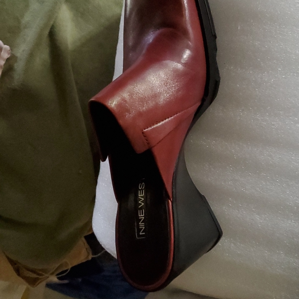 Nine west burgundy leather clog size9 ladies